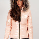 Zwarte Glanzende Dames Pufferjack met Faux Fur Capuchon: Warm, Winddicht en Modieus