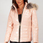 Zwarte Glanzende Dames Pufferjack met Faux Fur Capuchon: Warm, Winddicht en Modieus