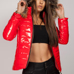 Zwarte Glanzende Dames Pufferjack met Faux Fur Capuchon: Warm, Winddicht en Modieus