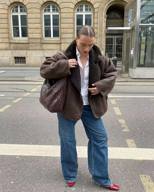 Emilia Oversized Bruine Leren Winterjas met Faux Fur – Stijlvolle en Warme Bescherming voor de Winter
