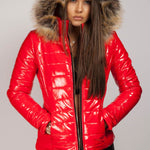 Zwarte Glanzende Dames Pufferjack met Faux Fur Capuchon: Warm, Winddicht en Modieus