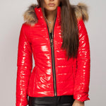 Zwarte Glanzende Dames Pufferjack met Faux Fur Capuchon: Warm, Winddicht en Modieus